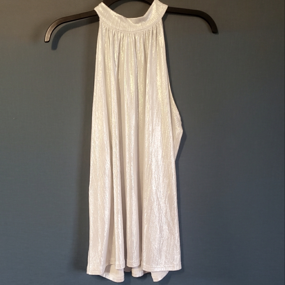 SUMMER SHIMMER. WOMANS WHITE/SILVER SHIMMER YOINS SLEEVELESS TOP. SIZE LARGE.